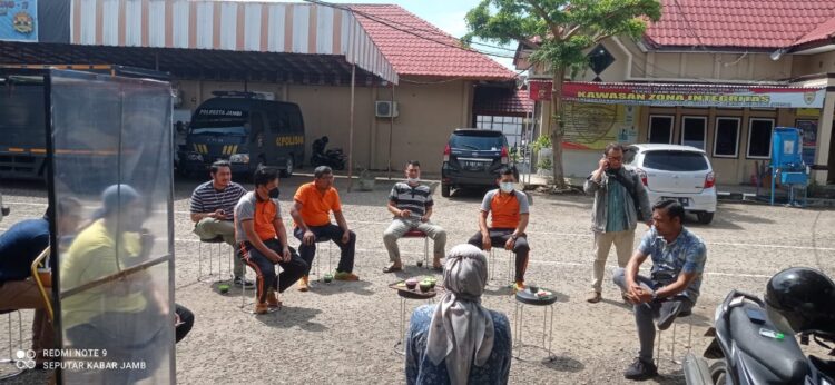 George A Pakke  Sik : Berjemur Untuk Menambah Imun Tubuh