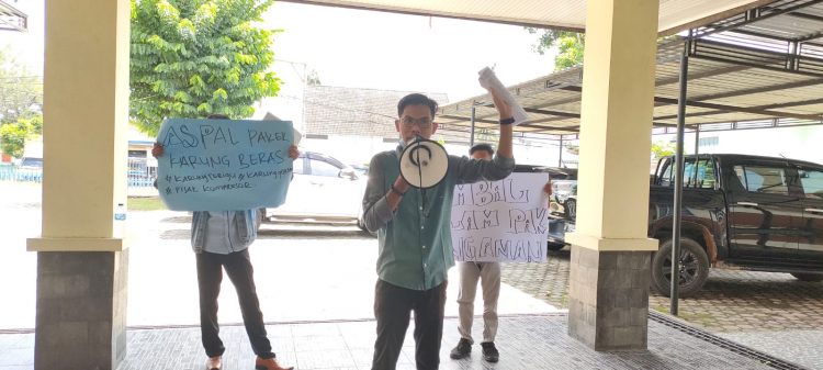 Darma Kastker PJN II “Kwalitas Aspal CPHMA Diragukan” : Ruas Jalan Nasional Tebo – Batas Batang Hari, Tebo – Batas Bungo Jadi Kelinci Percobaan.