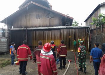 Breaking News : Pabrik Kopi AA Selincah Terbakar Membuat Warga Sekitar Panik