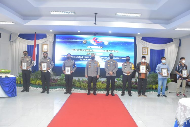 Kapolda Jambi Berikan Penghargaan, Syuquran Hari Lalu Lintas Bhayangkara Ke-66