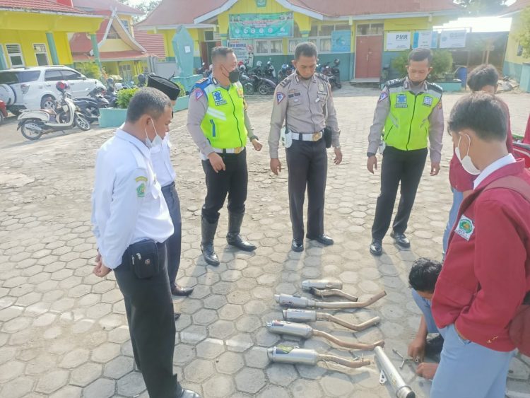 Knalpot Brong Bikin Bising Merangin, Sat Lantas Polres Merangin Sosialisasi Penertiban Ke Sekolah