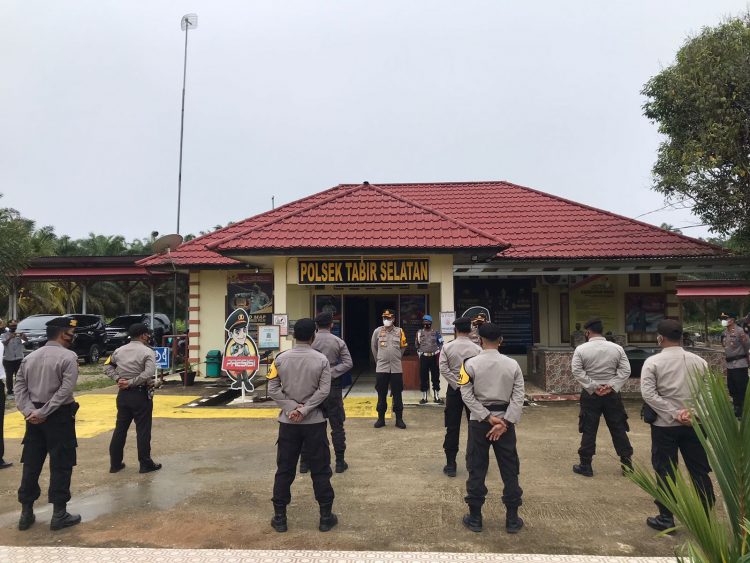 Kungker Kapolres Merangin Ke Polsek Tabir Selatan, Sisipkan Giat Panen Cabe