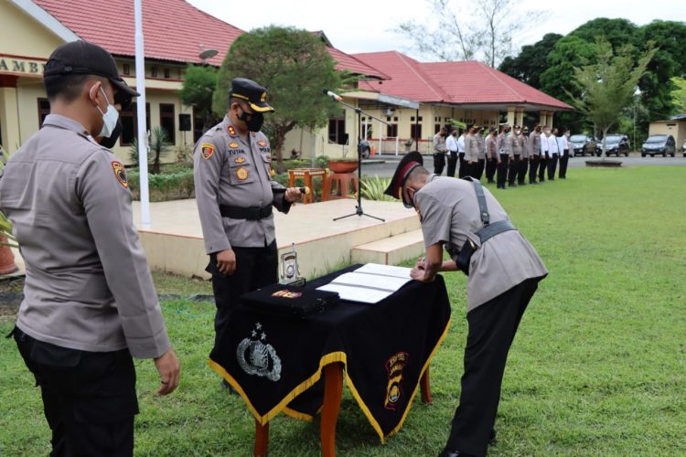 Kapolres Muaro Jambi Pimpin Sertijab dan Pelantikan Kasi Humas dan Kasi lain