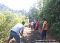 Timbun Titik Jalan Yang Parah Di Desa Telentam, Sang Sopir Sebut Iko Ikhlas Beramal