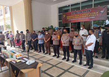 Direktorat Narkoba Polda Jambi Musnahkan Barang Bukti 9.6 Kg Sabu dan 12 Butir Ekstasi Dengan 7 Tersangka