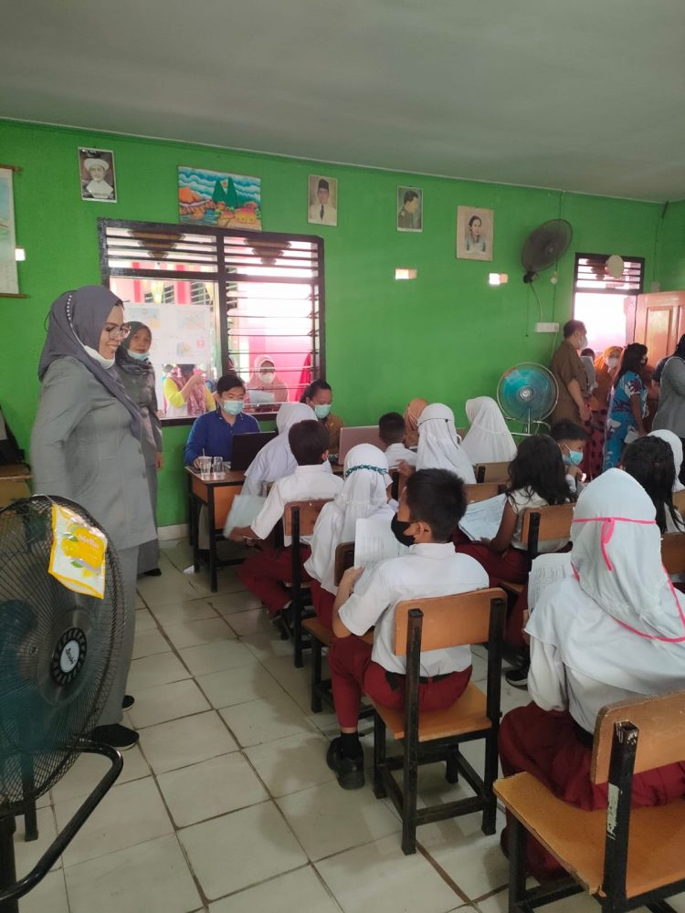 SDN 118 Lakukan Vaksinasi Anak Usia 6-11 Tahun, Plt Kepsek Sri Mayharti : Setelah Vaksinasi, Prokes akan tetap dilakukan