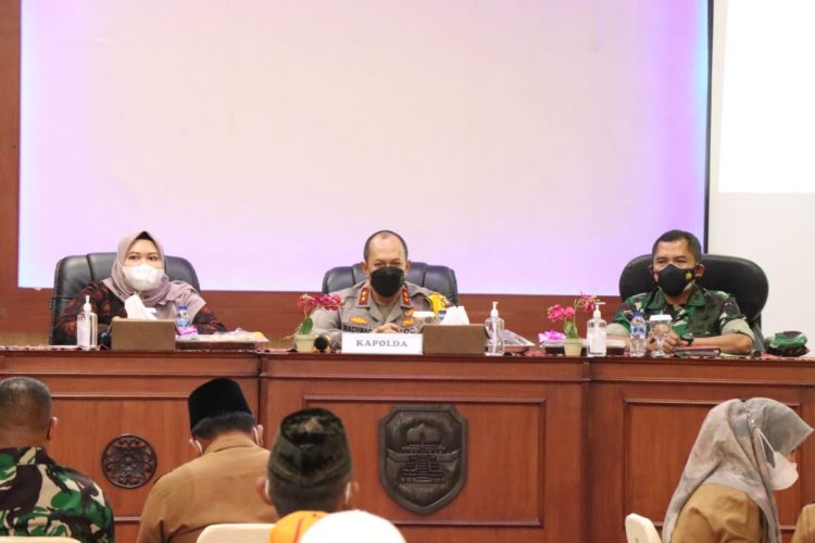 Kapolres Muaro Jambi Dampingi Kapolda Jambi adakan Rakor Percepatan Vaksinasi, Kapolda Jambi : Terima Kasih Kepada Bupati Muaro Jambi Membantu Nakes Vaksinasi di Kab. Kerinci