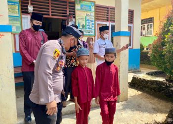 Kasih Motivasi Kepada Anak SD, Kapolsek Lembah Masurai Sebut, Agar Tidak Takut Di Vaksin