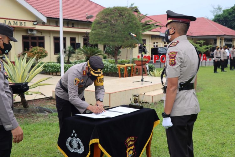 Kapolres Muaro Jambi Pimpin Langsung Sertijab Empat PJU Dan Lima Kapolsek