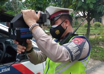 Sat Lantas Polres Muaro Jambi Gunakan Speed Gan Untuk Tilang Mobil Yang Kecepatan Tinggi