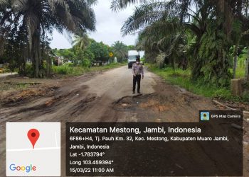 Banyaknya Kondisi Jalan Rusak Satlantas Muaro Jambi Patroli Mengurai Kemacetan Dan Antisipasi Lakalantas