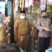 Kapolres Muaro Jambi Beserta Forkopimda Daerah Muaro Jambi Lakukan Pengecekkan Minyak Goreng Di Pasar Dan Supermarket