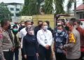 Kapolda Jambi Dampingi Dirut Pertamina Cek SPBU, Nicke : Pertamina Menyiapkan 15 unit SPBU mobile Akan Bekerja Sama Ditlantas Untuk Menentukan Titik Operasi, dan Bantuan Masyarakat melakukan Pengawasan
