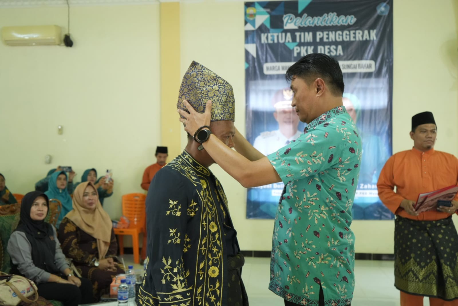 Pengukuhan Datuk Penghulu Lembaga Adat Desa dan Pelantikan Ketua TP PKK di Desa Marga Manunggal Jaya