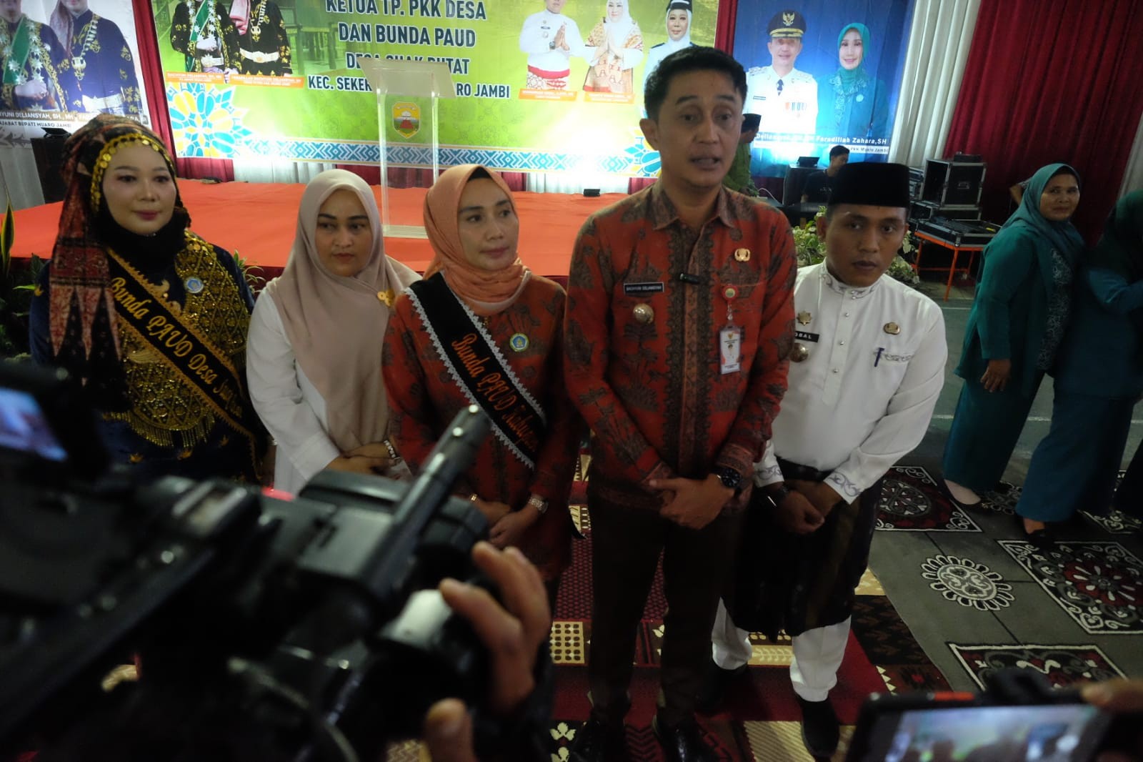 Pengukuhan Lembaga Adat Melayu Desa, Kepala Desa Suak Putat, Ratnawati, Sebagai Nyai Penghulu