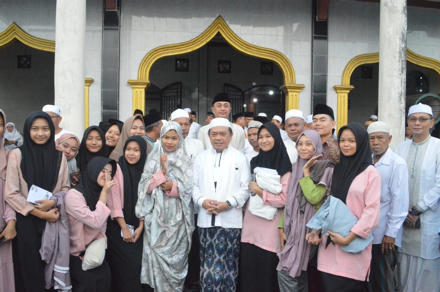 Penjabat Bupati Muaro Jambi Bersama Gubernur Jambi Melaksanakan Safari Subuh Berjamaah