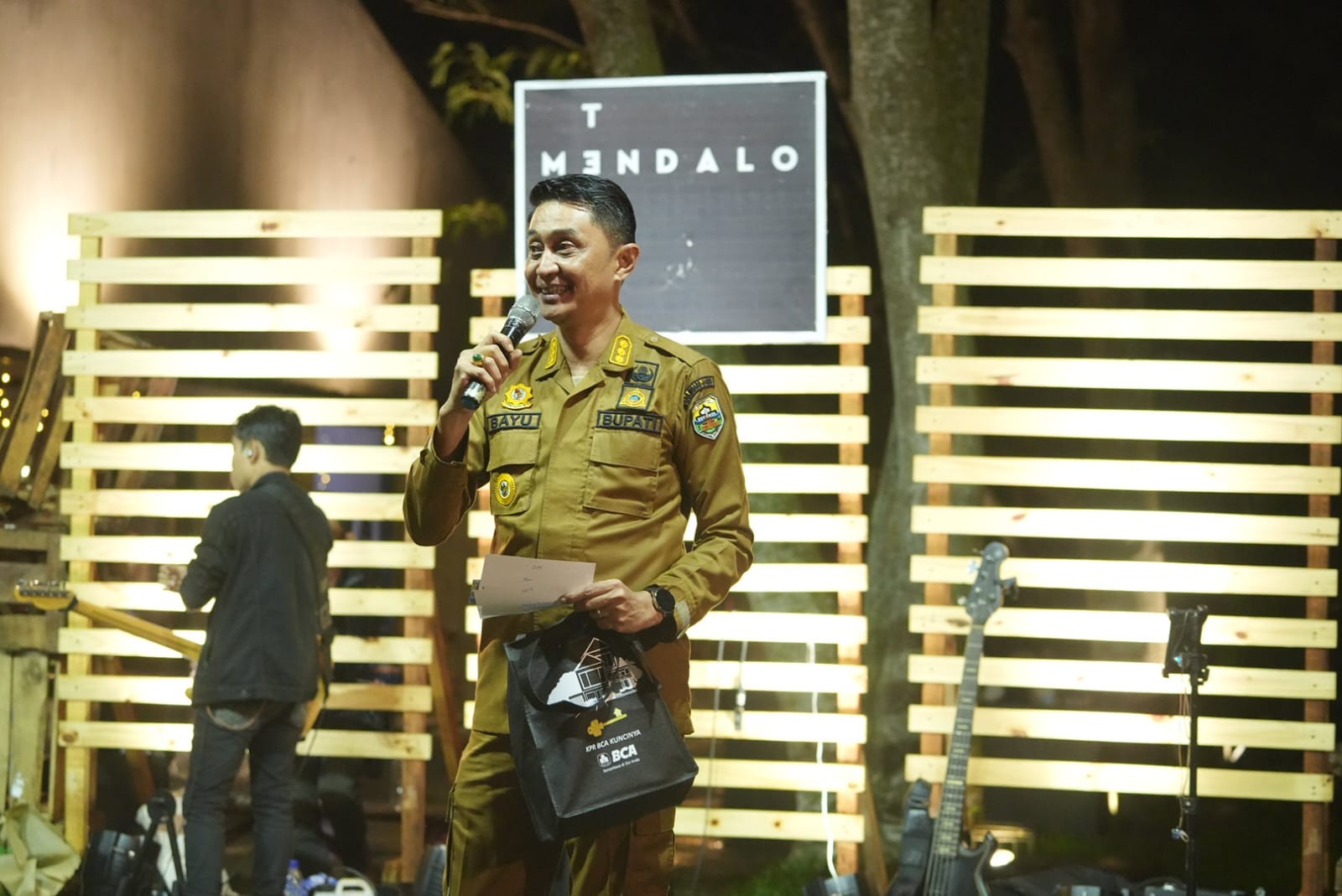 Penjabat Bupati Muaro Jambi Menghadiri Acara Pergantian Tahun Baru di Teras Mendalo Citra Raya City