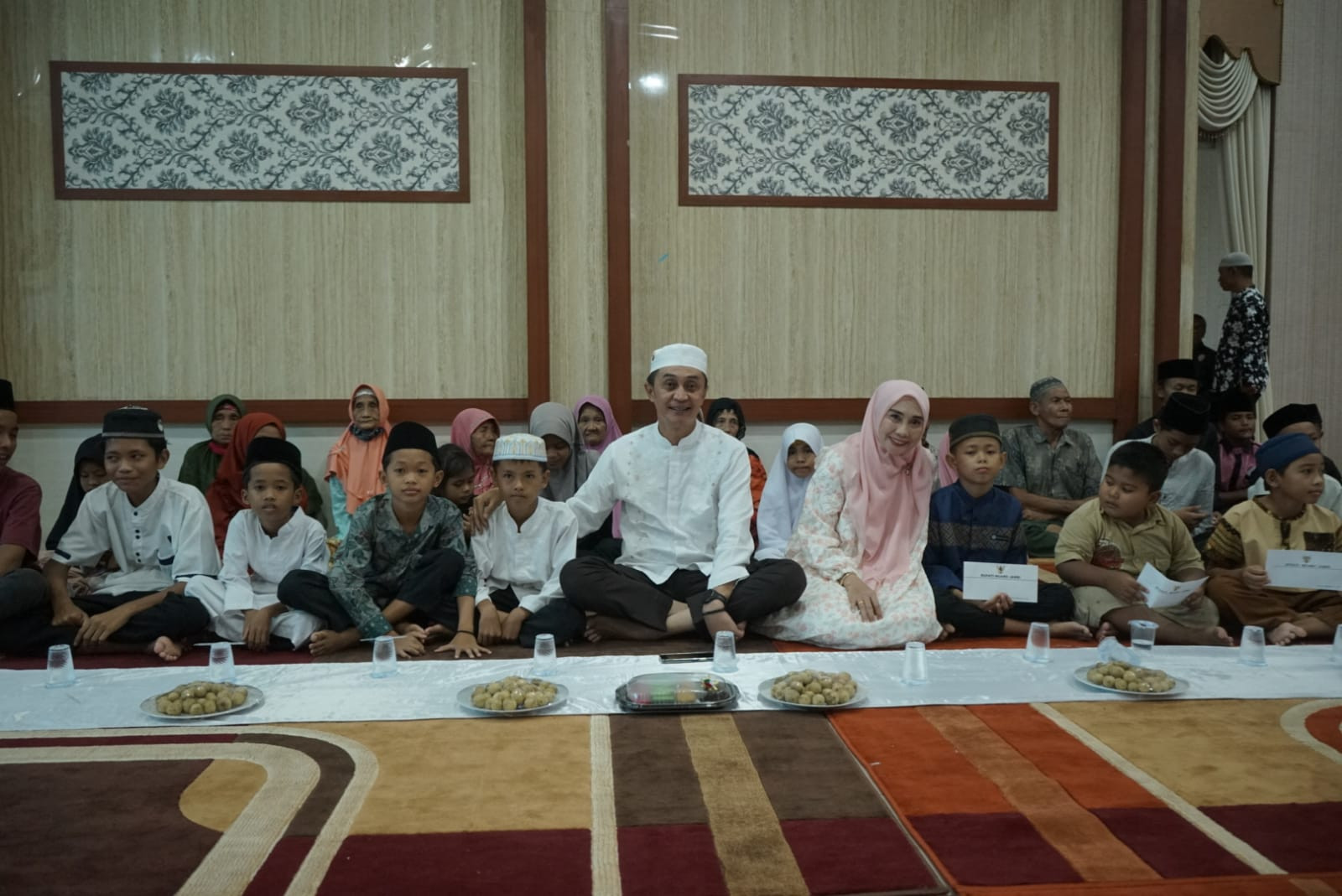Pejabat Bupati Kabupaten Muaro Jambi Bachyuni Deliansyah SH. MH Menggelar Buka Bersama Kaum Dhuafa