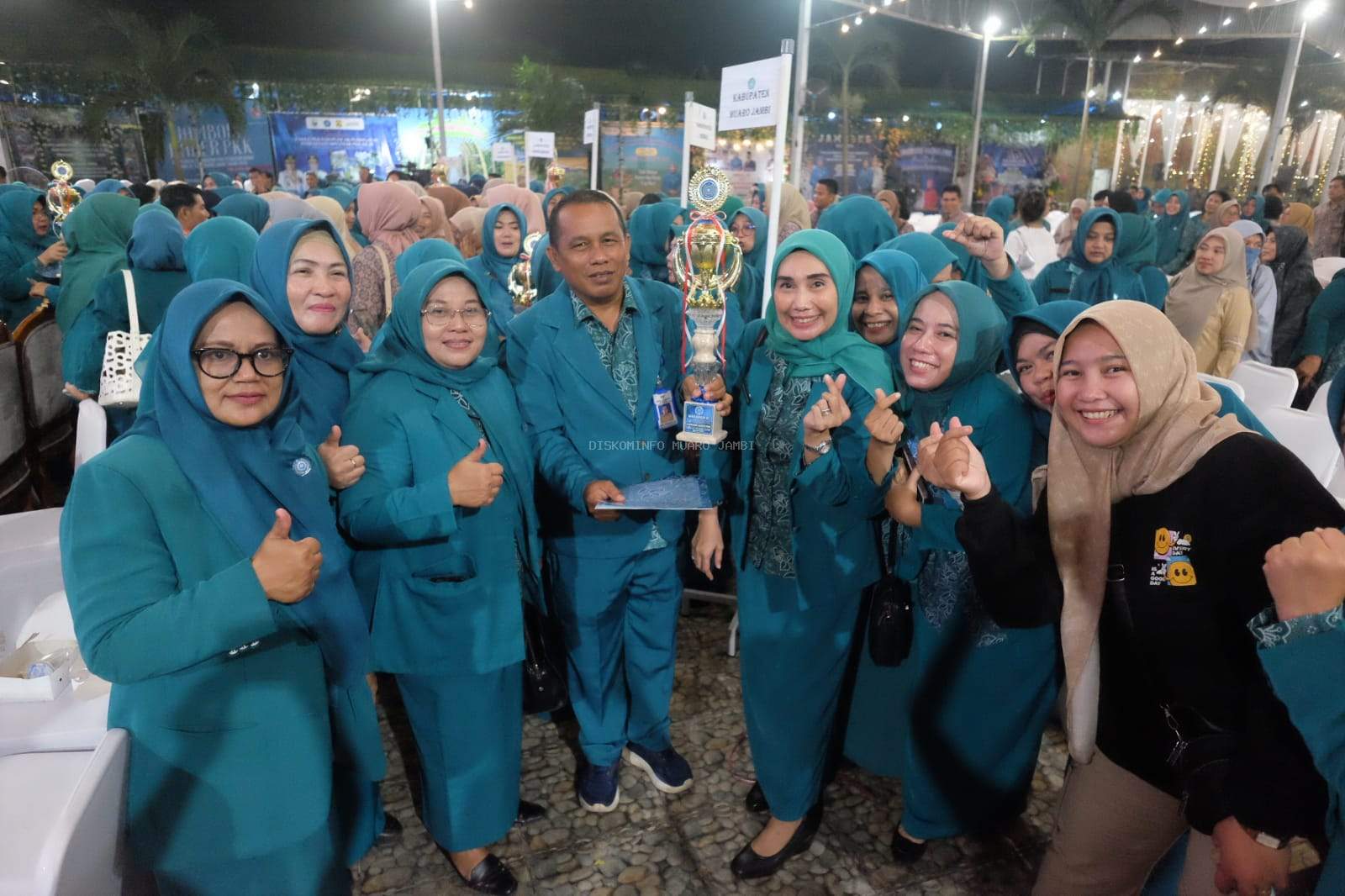 Ketua TP PKK Kab Muaro Jambi Fardilla Zahra, SH Menghadiri Penutupan Jambore PKK se- Provinsi Jambi