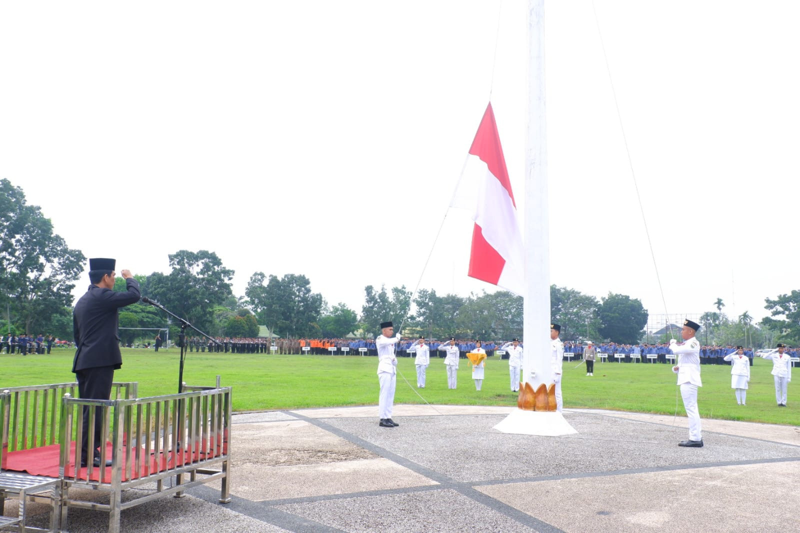 Penjabat Bupati Muaro Jambi Drs. R. Najmi memimpin Upacara Peringatan Hari Lahir Pancasila