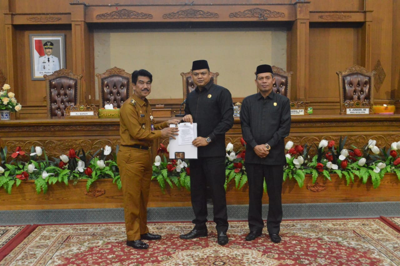 Penjabat Bupati Kabupaten Muaro Jambi Drs Raden Najmi Menghadiri Rapat DPRD Kabupaten Muaro Jambi