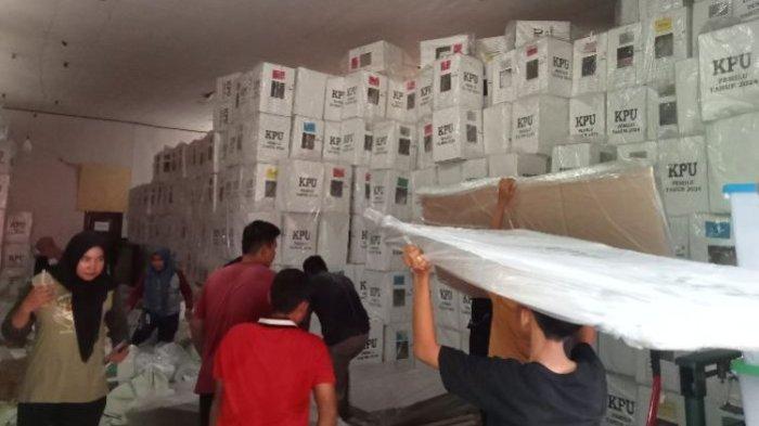 KPU Sarolangun Terima Logistik Kotak Suara