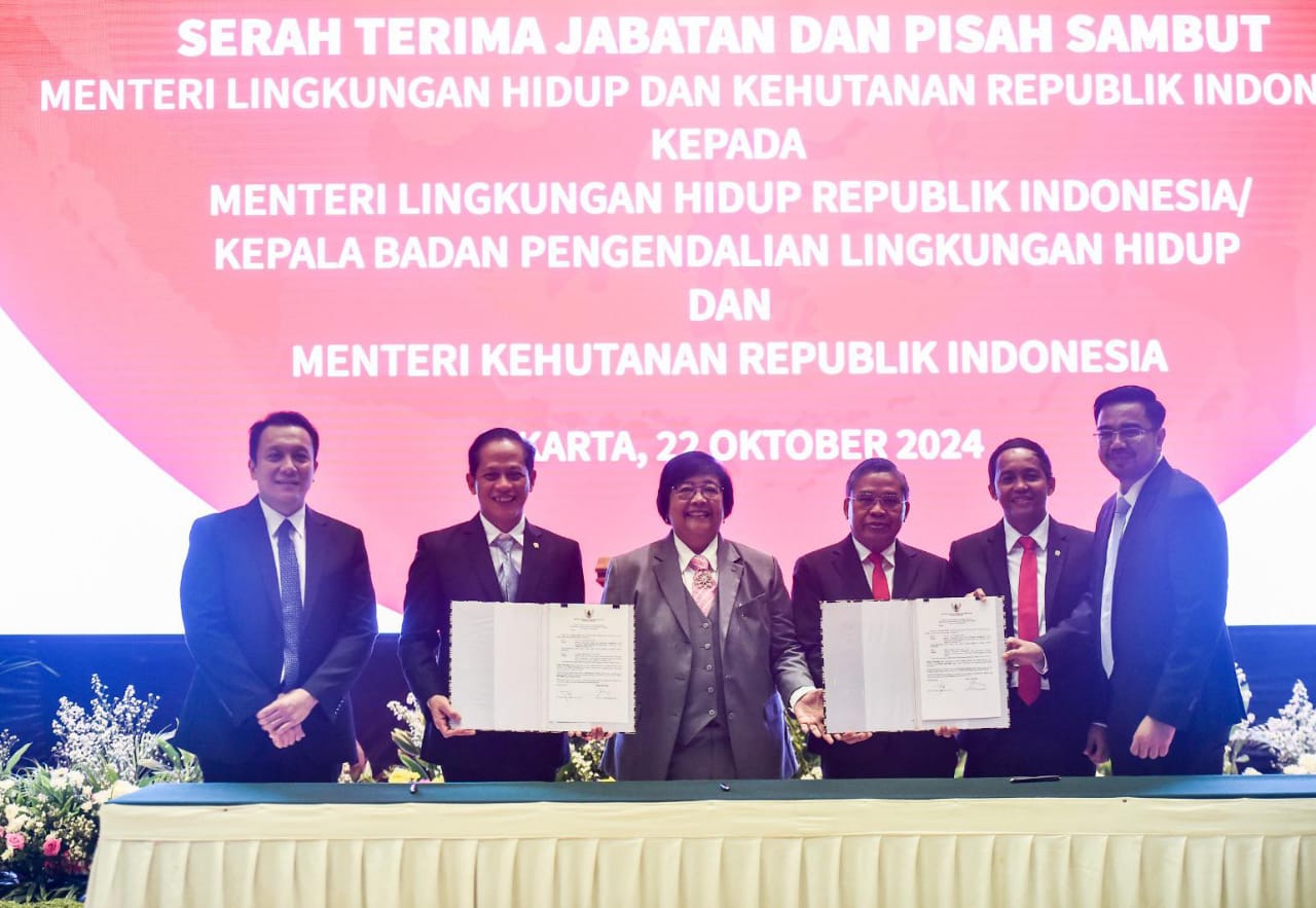 Serah Terima Jabatan Menteri Lingkungan Hidup dan Kehutanan Kepada Menteri Lingkungan Hidup dan Menteri Kehutanan