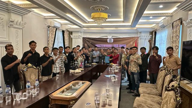 Photo Bersama : Mubes Luar Biasa Himpunan Mahasiswa Pelajaran Merangin Jabodetabek