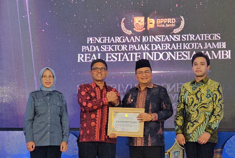 Dinilai Tingkatkan PAD Kota Jambi, DPD REI Jambi Terima Penghargaan dari Pemkot