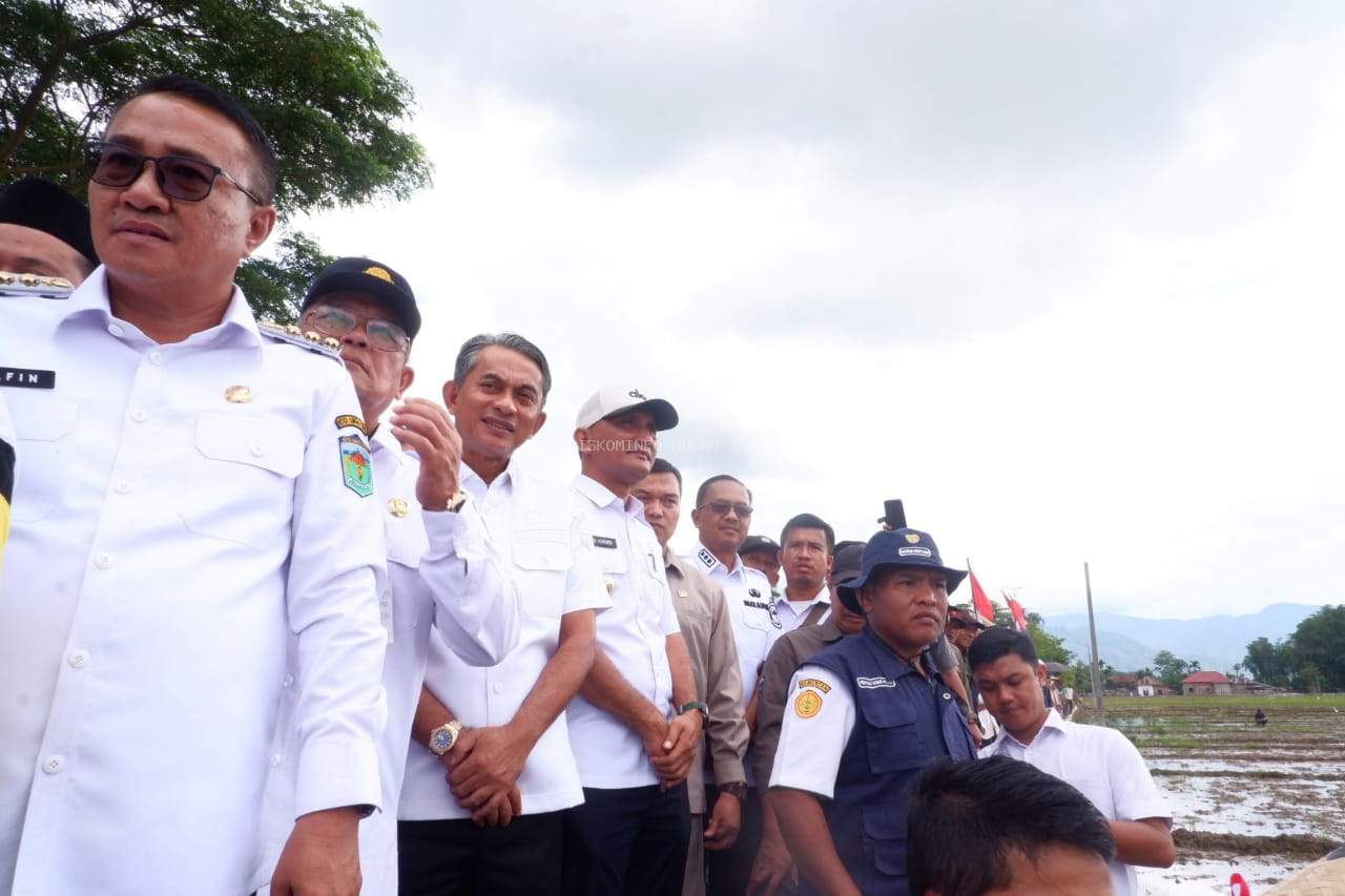 Wakil Bupati Muaro Jambi Junaidi H mahir Menghadiri dalam Acara Kunjungan Menteri Pertanian RI Andi Amran Sulaiman Gerakan Percepatan Tanam Padi Provinsi Jambi