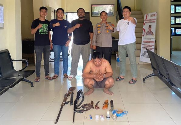 Polsek Bathin II Pelayang Amankan Pelaku Pencurian Ternak Bersenjata Api dan Tajam