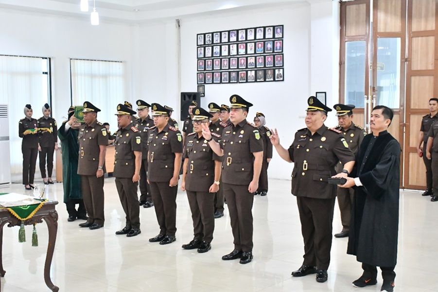 Kajati Jambi Lantik 6 Pejabat Eselon III, Ini Nama-namanya