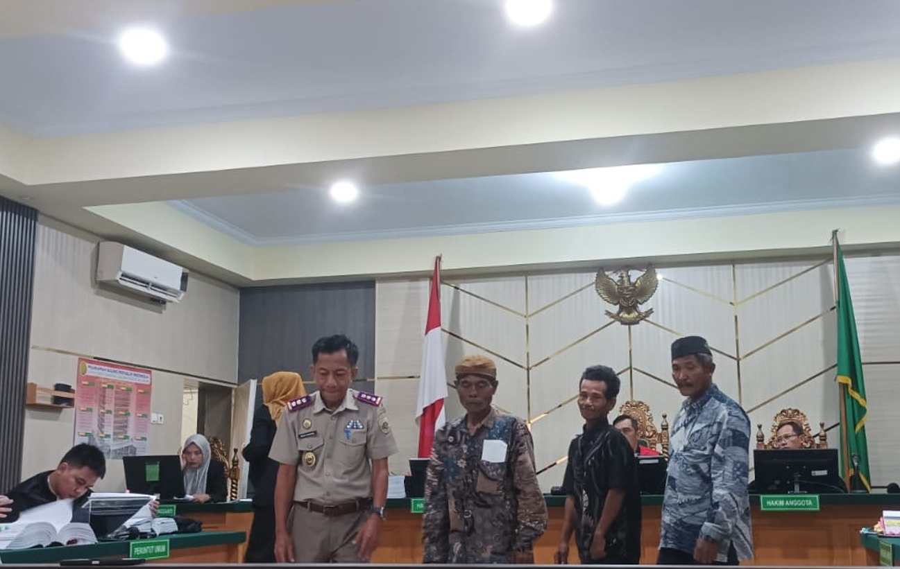 Transmigran Menangis: ”Kembalikan Hak Kami”, Saat Dihadirkan Sebagai Saksi Sidang Kasus Korupsi PT PSJ