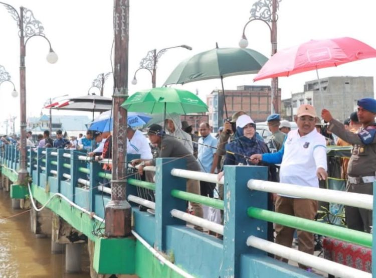 Semarakkan Hari Jadi Tanjab Barat dan HUT RI, Bupati Anwar Sadat Buka Lomba Mancing Mania