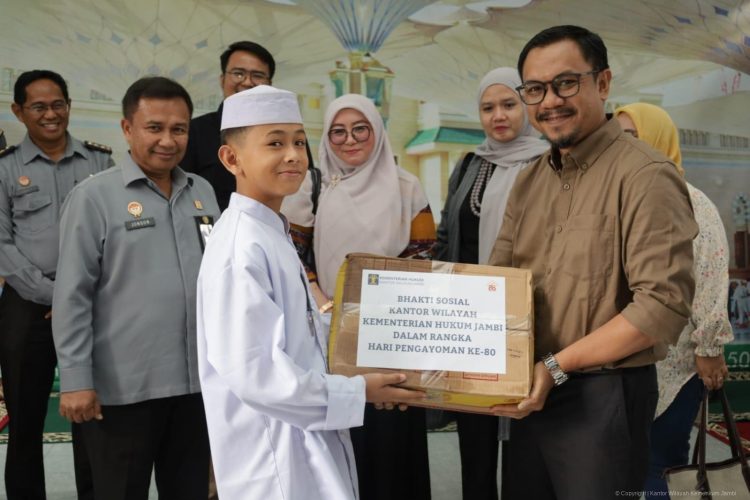 Peringati Hari Pengayoman ke 80, Kanwil Kemenkum Jambi Laksanakan Bakti Sosial ke Panti Asuhan