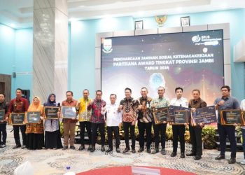 Gubernur Al Haris Serahkan Paritrana Award, Dorong Perlindungan Ketenagakerjaan yang Merata