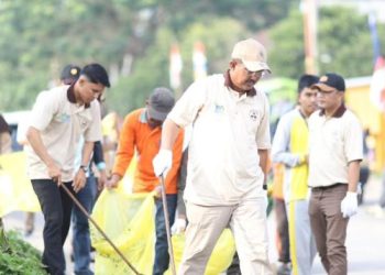 Peringati Hari Pramuka, Bupati Tanjab Barat Ikuti Kegiatan Gotong Royong Serentak