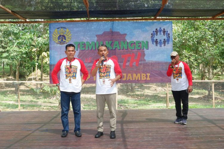 Wakil Bupati Kabupaten Muaro Jambi Junaidi H. Mahir Menghadiri Acara Reuni atau Temu Kangen ke 40 Tahun SMP 1 Kota Jambi