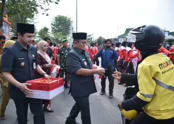 Sambut HUT RI ke-80, Pemkot Jambi Bagikan Bendera Merah Putih Gratis ke Masyarakat