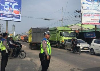 Volume Kendaraan Tinggi, Jalan Lintas Aur Duri I Macet Panjang