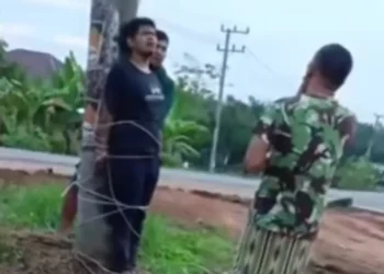 Kepergok Maling Minyak Mobil, Pria Asal Muaro Jambi Ini Diikat di Tiang Listrik