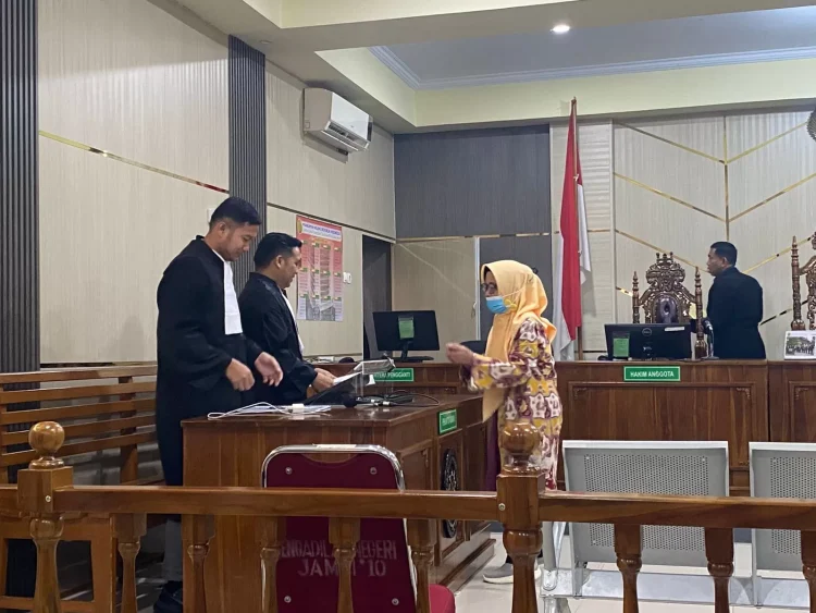 Suliyanti Istri Cik Bur Jalani Sidang Perdana Kasus Suap Ketok Palu di Pengadilan Tipikor Jambi