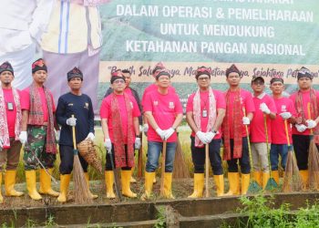 Bupati Muaro Jambi Dr. Bambang Bayu Suseno, SP, MM, M.Si Membuka Kegiatan Gerakan Irigasi Bersih (GIB) Daerah Irigasi Rawa (DIR) di Desa Sungai Duren