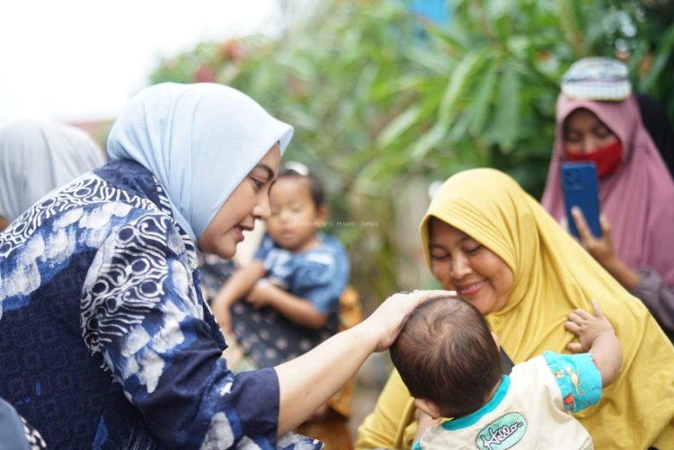 Ketua Tim Penggerak Pemberdayaan Kesejahteraan Keluarga (TP-PKK) Kabupaten Muaro Jambi, Ririn Novianty, Melakukan Kunjungan Kerja ke Desa Sebapo
