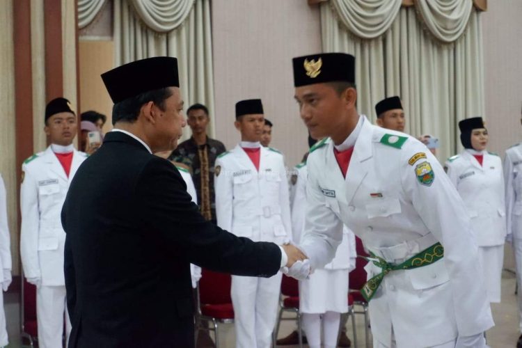Pengukuhan Calon Pasukan Pengibaran Bendera Pusaka (Paskibraka) Kabupaten Muaro Jambi