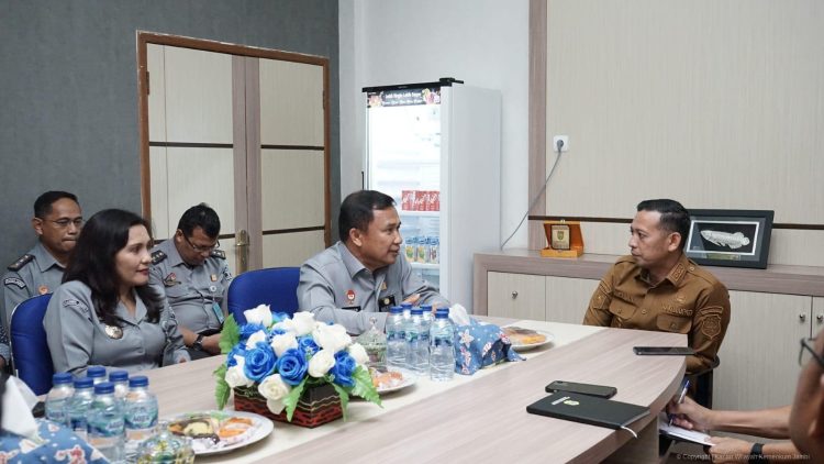 Silaturahmi Kanwil Kemenkum Jambi dengan Bupati Tanjab Timur Bahas Posbankum dan Permenkum 26/2025