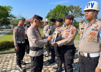 Kapolres Muaro Jambi Pimpin Upacara PTDH dan Penghargaan untuk Personel Berprestasi