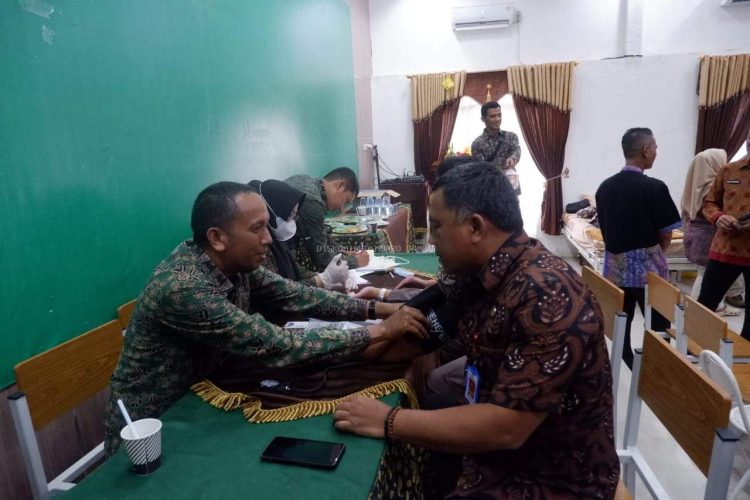 Sekda Muaro Jambi H. Budhi Hartono S. Sos., MT Ikut Kegiatan Donor Darah dalam Rangka Memperingati Hari Lahir Kejaksaan Republik Indonesia ke-80 Tahun 2025