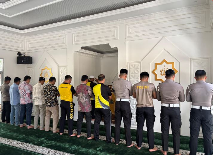 Polda Jambi Gelar Shalat Ghaib untuk Pengemudi Ojol Korban Unjuk Rasa di Jakarta
