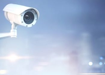 Satlantas Polresta Jambi Bagikan Bendera Merah Putih kepada Pengendara